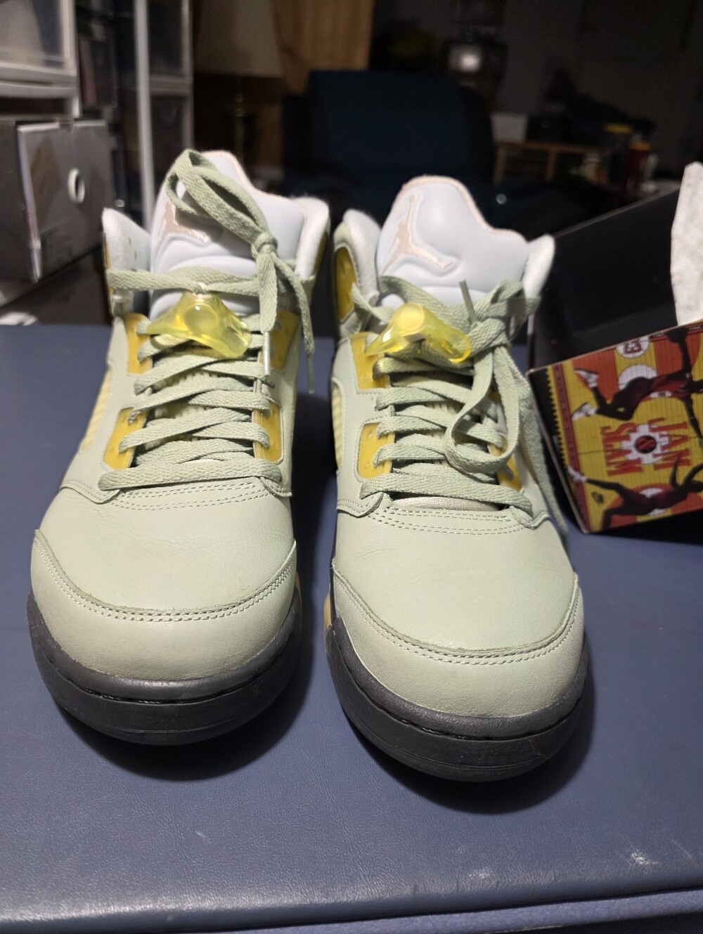 Jordan 5 Retro Jade Horizon, Size 9.5m Sneakers in Sage Green & Yellow